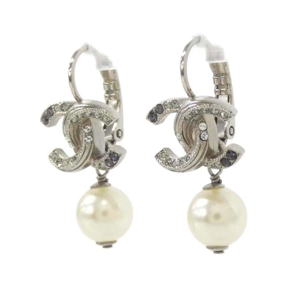 CHANEL Authentic Black Earrings - Picture 2 of 3